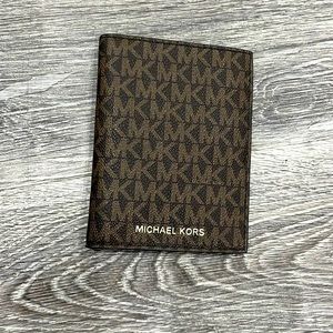 Michael Kors Passport / card holder